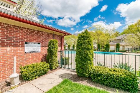 180 Fox Hollow Drive Mayfield Heights OH 44124