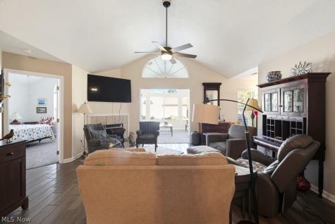 606 Crossings Circle Tallmadge OH 44278