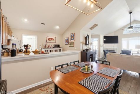 606 Crossings Circle Tallmadge OH 44278