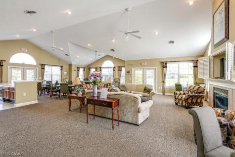 606 Crossings Circle Tallmadge OH 44278