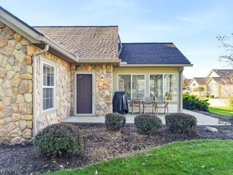 606 Crossings Circle Tallmadge OH 44278