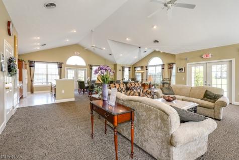 606 Crossings Circle Tallmadge OH 44278