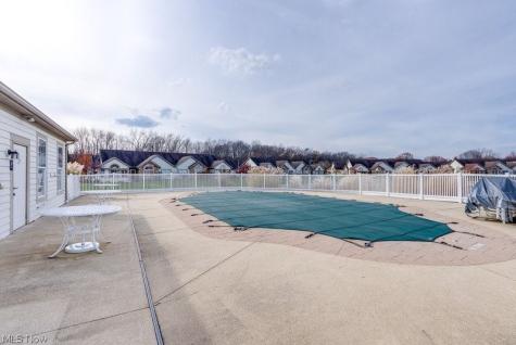 606 Crossings Circle Tallmadge OH 44278