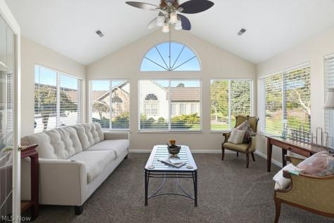 606 Crossings Circle Tallmadge OH 44278