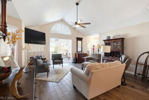 606 Crossings Circle Tallmadge OH 44278