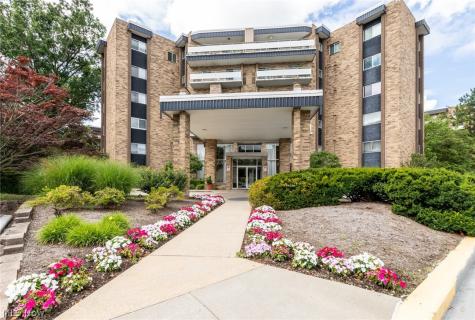 2112 Acacia Park Drive Lyndhurst OH 44124