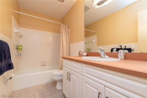 2112 Acacia Park Drive Lyndhurst OH 44124