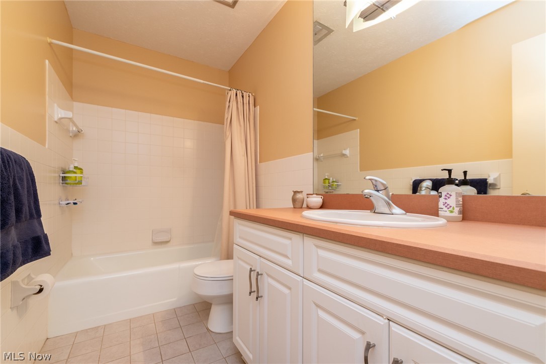 2112 Acacia Park Drive Lyndhurst OH 44124