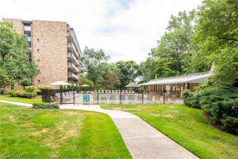 2112 Acacia Park Drive Lyndhurst OH 44124