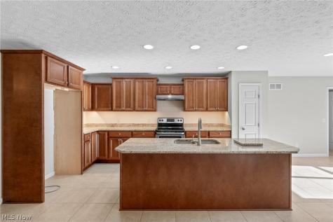 995 Flanders Wadsworth OH 44281