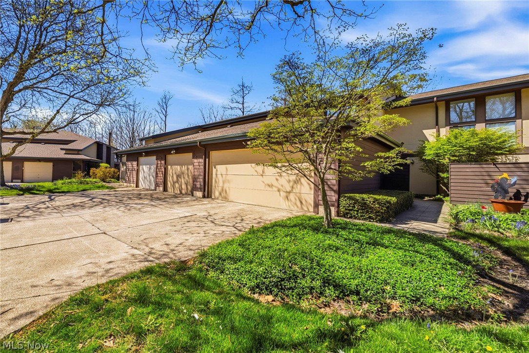 210 Teal Trace Mayfield Heights OH 44124
