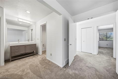 210 Teal Trace Mayfield Heights OH 44124
