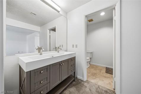 210 Teal Trace Mayfield Heights OH 44124