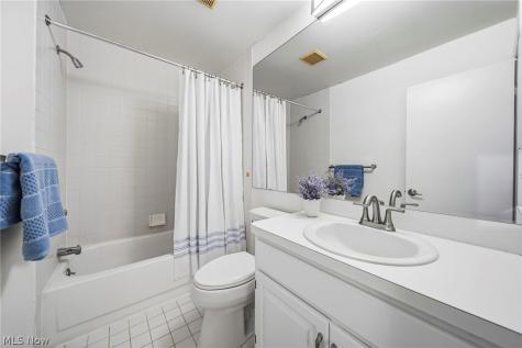 210 Teal Trace Mayfield Heights OH 44124
