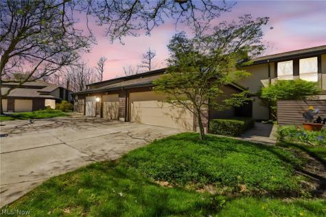 210 Teal Trace Mayfield Heights OH 44124
