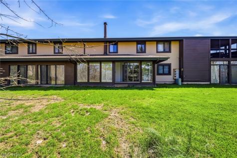 210 Teal Trace Mayfield Heights OH 44124