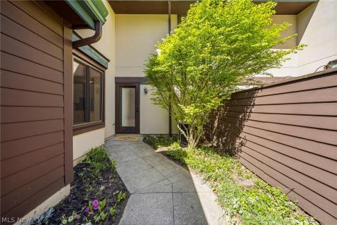 210 Teal Trace Mayfield Heights OH 44124