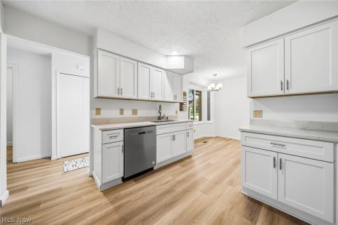 210 Teal Trace Mayfield Heights OH 44124