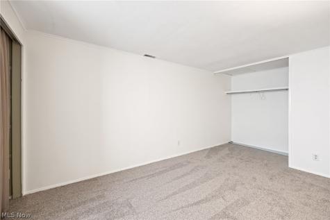 28 Valley Forge Lane Elyria OH 44035