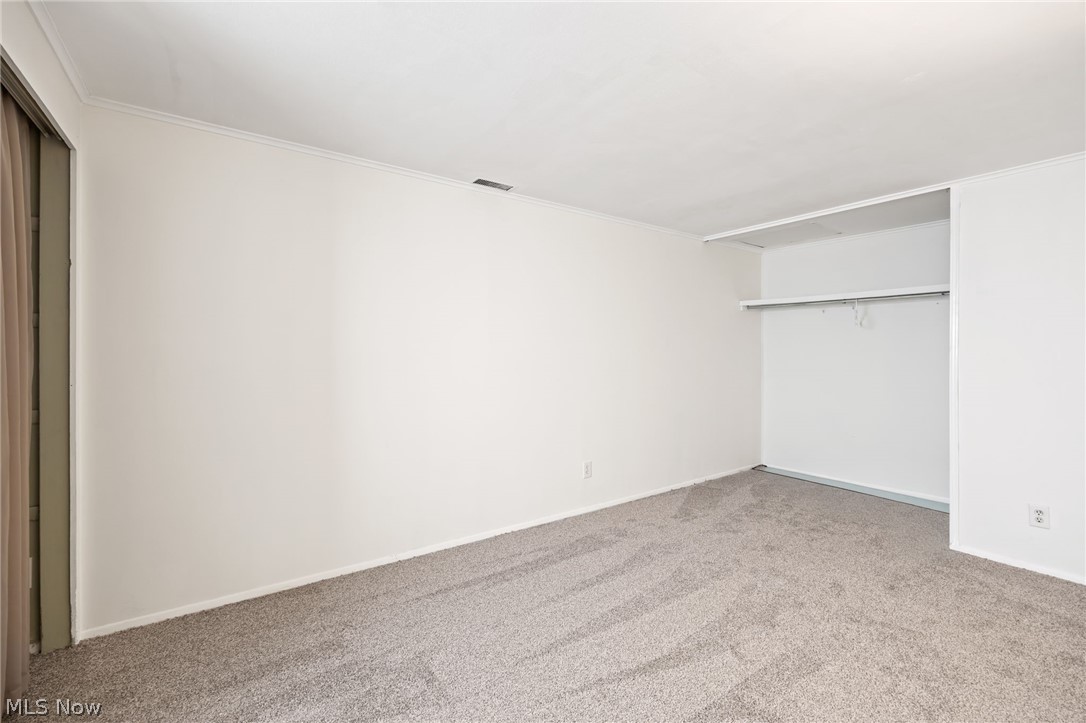 28 Valley Forge Lane Elyria OH 44035