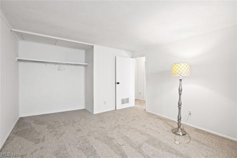 28 Valley Forge Lane Elyria OH 44035