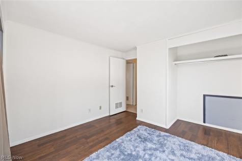 28 Valley Forge Lane Elyria OH 44035