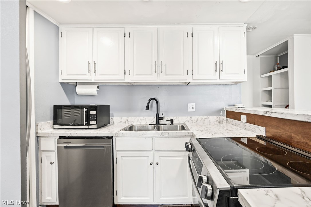 28 Valley Forge Lane Elyria OH 44035
