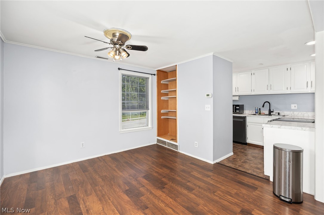 28 Valley Forge Lane Elyria OH 44035