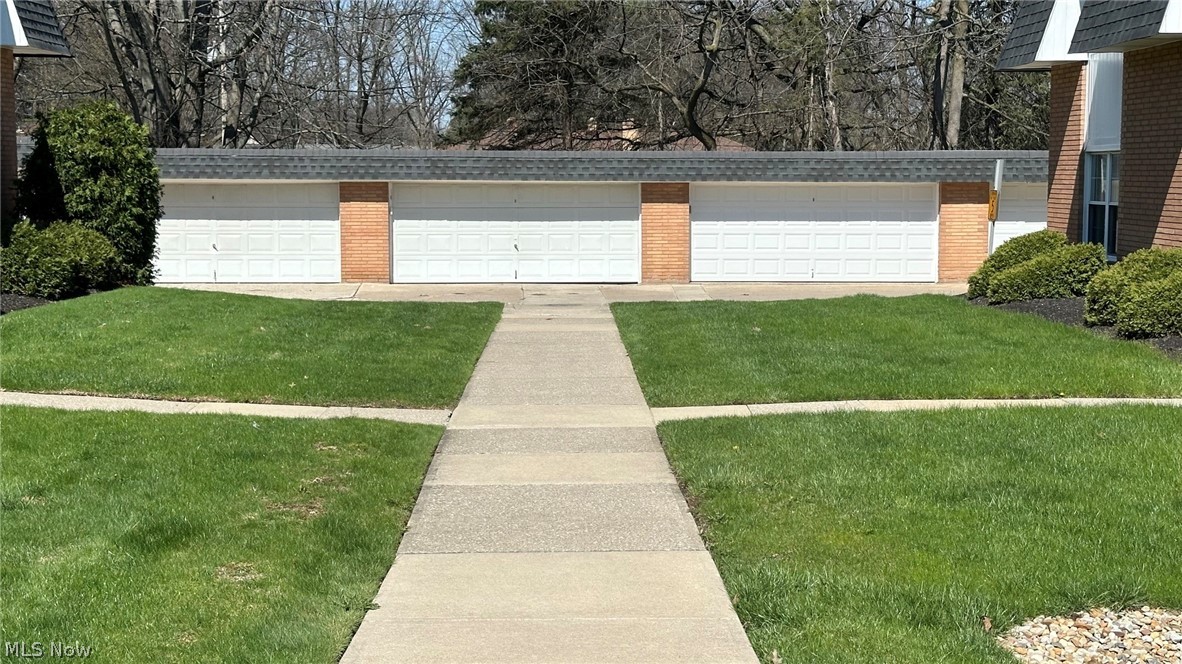 6960 S Parkway Drive Middleburg Heights OH 44130