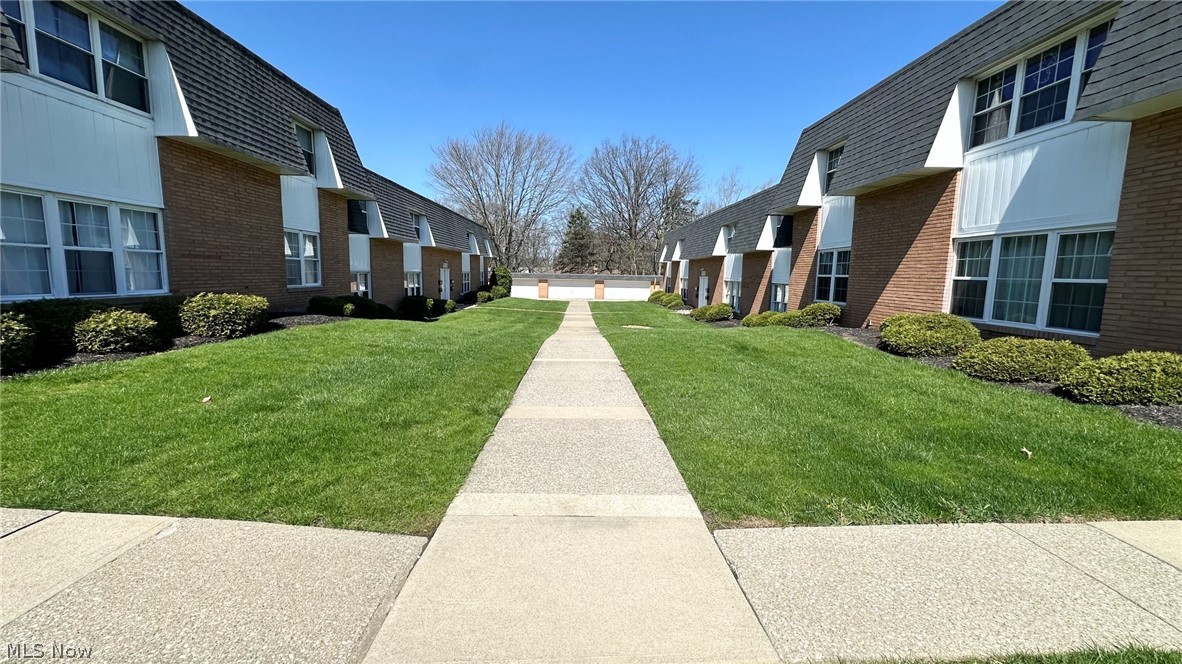 6960 S Parkway Drive Middleburg Heights OH 44130