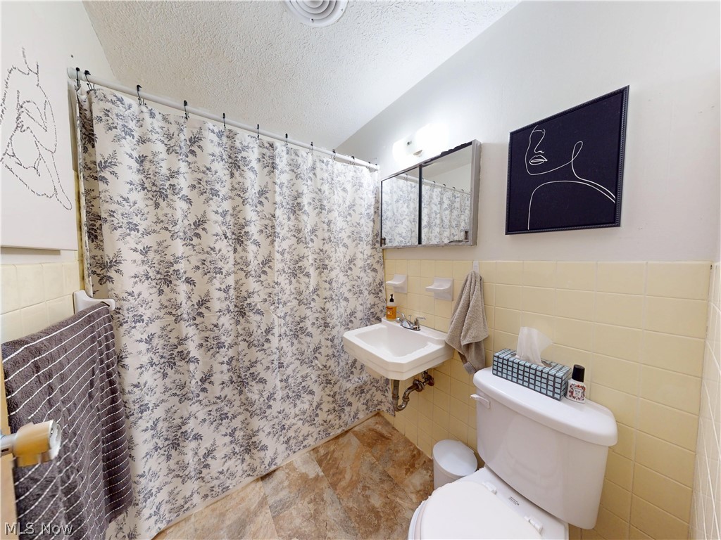 1390 Golden Gate Boulevard Mayfield Heights OH 44124