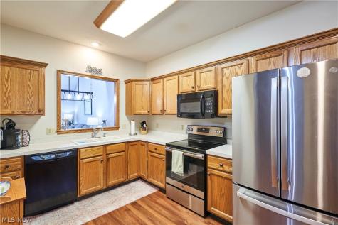 2574 Cardington Green Uniontown OH 44685