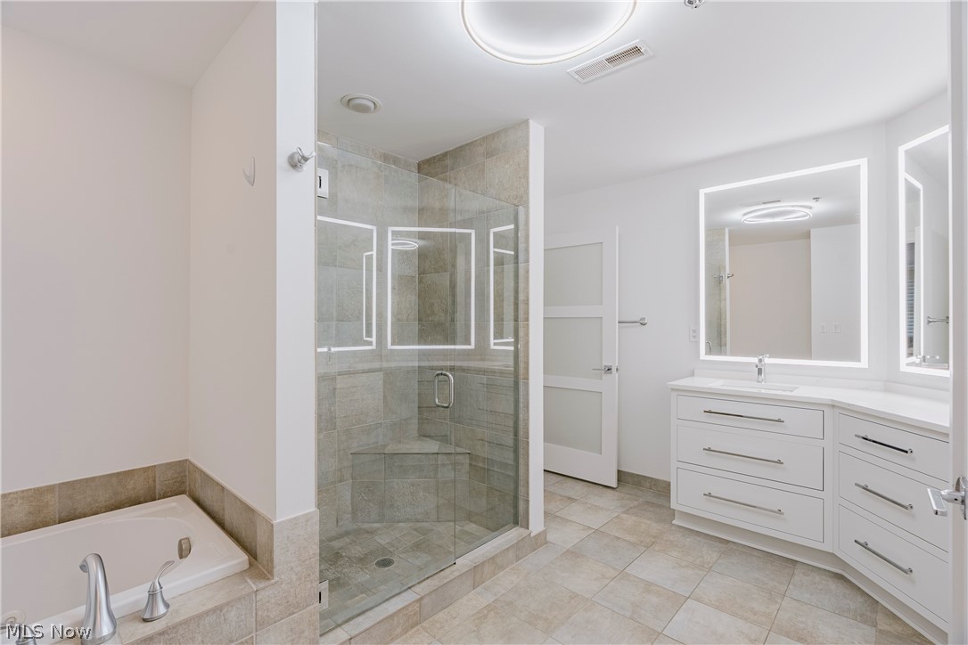 701 W Lakeside Avenue Cleveland OH 44113