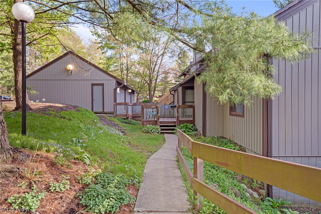2129 Pinebrook Trail Cuyahoga Falls OH 44223