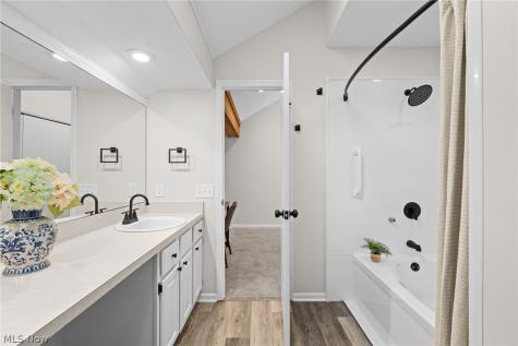 2129 Pinebrook Trail Cuyahoga Falls OH 44223