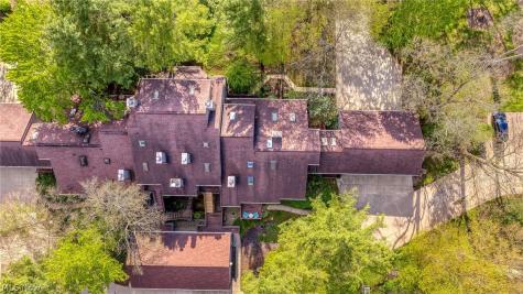 2129 Pinebrook Trail Cuyahoga Falls OH 44223
