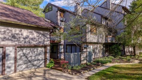 2129 Pinebrook Trail Cuyahoga Falls OH 44223