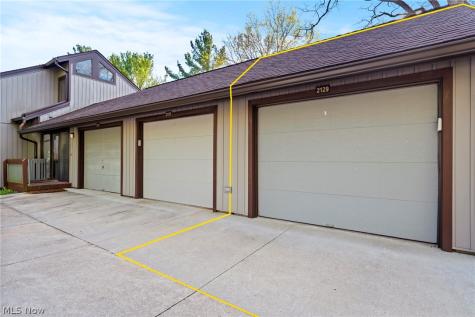 2129 Pinebrook Trail Cuyahoga Falls OH 44223