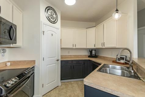 324 Lakewick Lane Willowick OH 44095