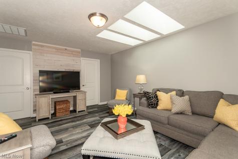 324 Lakewick Lane Willowick OH 44095