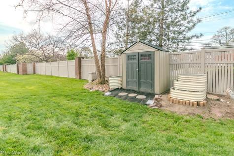 324 Lakewick Lane Willowick OH 44095