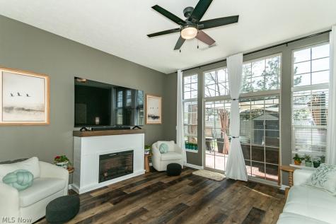 324 Lakewick Lane Willowick OH 44095
