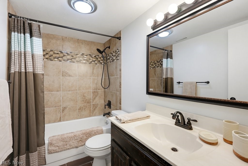 6320 Greenwood Sagamore Hills OH 44067