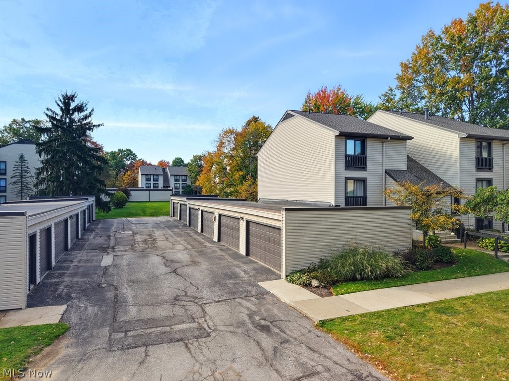 6320 Greenwood Sagamore Hills OH 44067