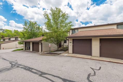 15057 Pine Valley Trail Middleburg Heights OH 44130