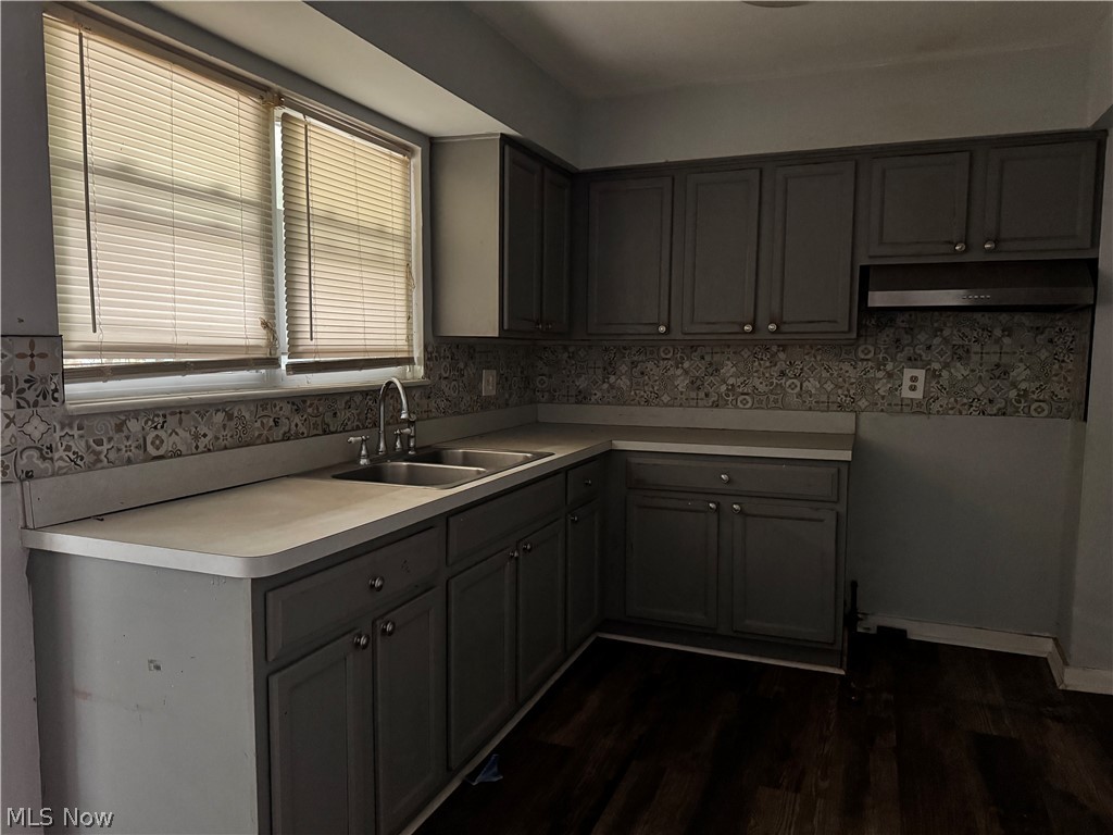 9409 Manor Avenue Cleveland OH 44104