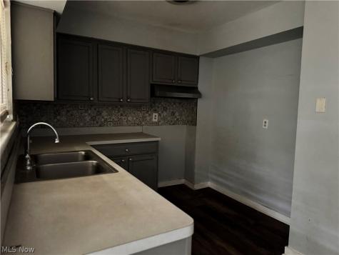 9409 Manor Avenue Cleveland OH 44104