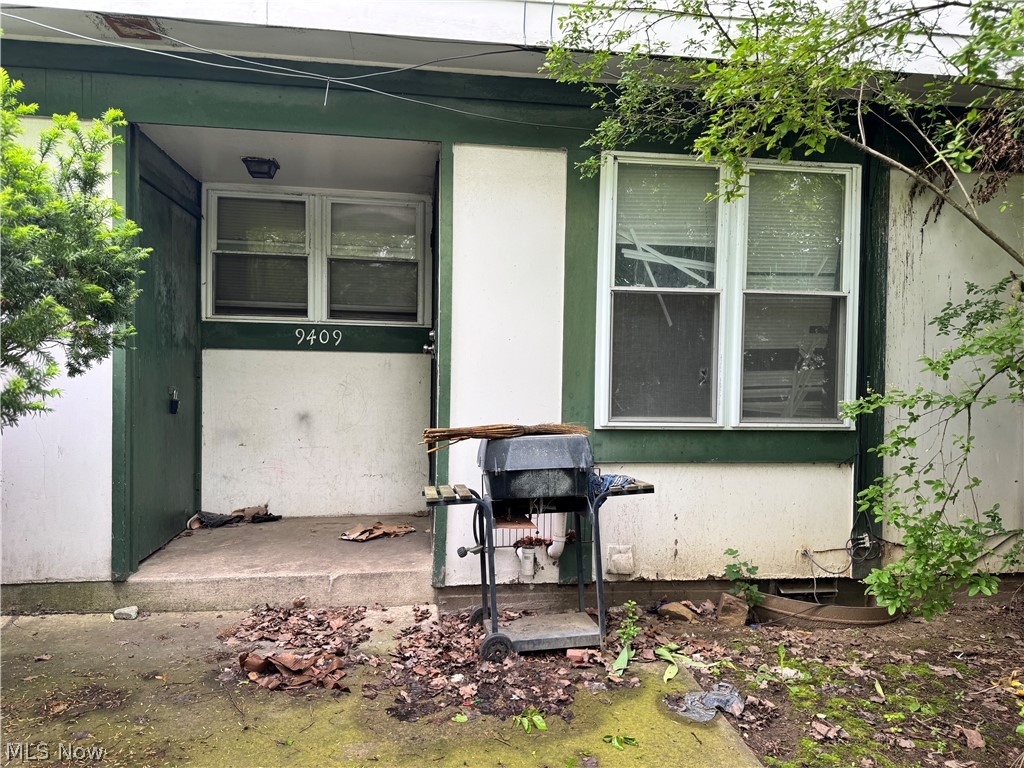 9409 Manor Avenue Cleveland OH 44104