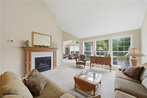 1652 Southpointe Circle NE Canton OH 44714