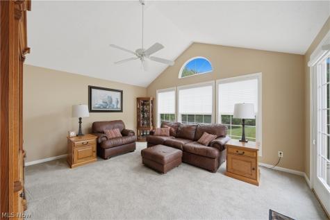 1652 Southpointe Circle NE Canton OH 44714